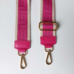 Taschengurt grafisches Muster - ecrue pink- pink Leder - gold Schnallen