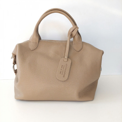 Ledertasche Handtasche gro rechteckig Ringe an den Seiten, hellbeige