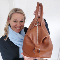 Ledertasche Handtasche gro rechteckig Ringe an den Seiten, schwarz