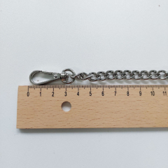 Taschenkette 7 mm Breite Metall mit Karabiner, silber